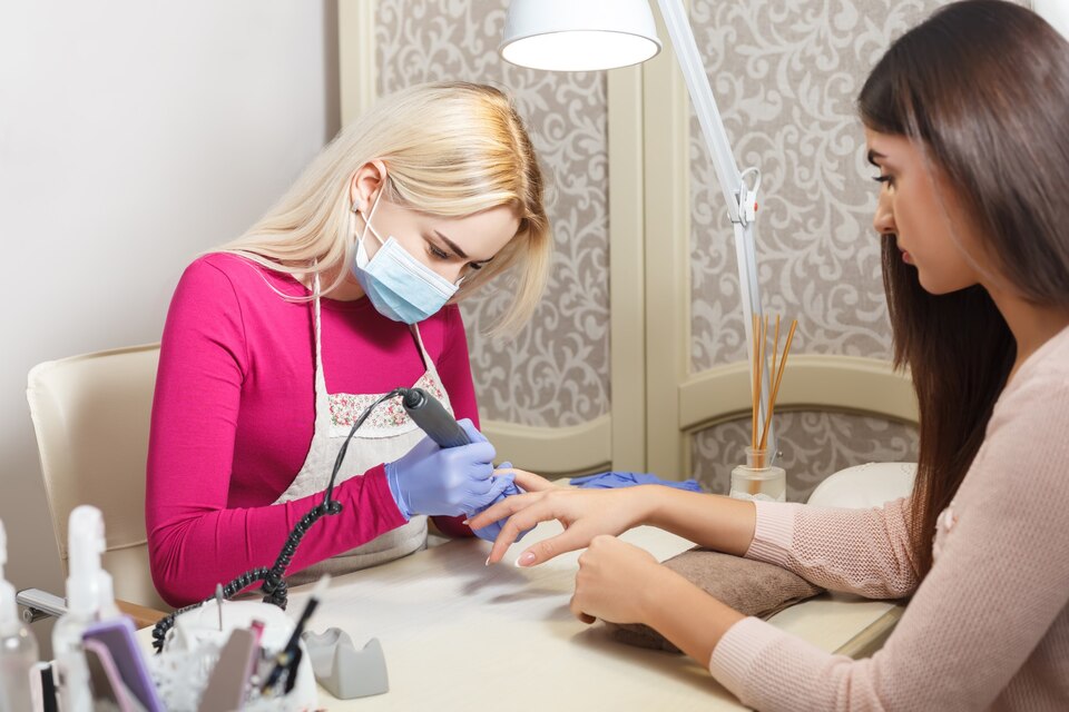 Şarkikaraağaç Manikürcü